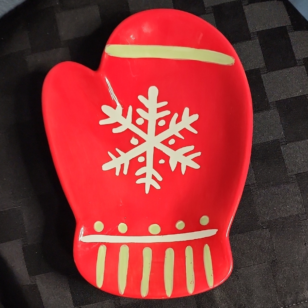 Hallmark Red and White Holiday Mitten Plate